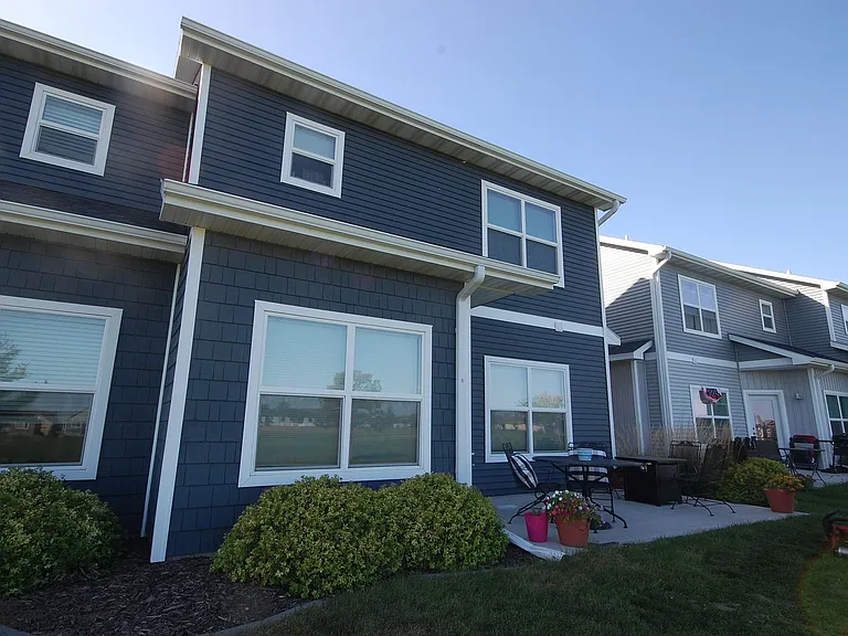 1218 S Linn St — Photo 3