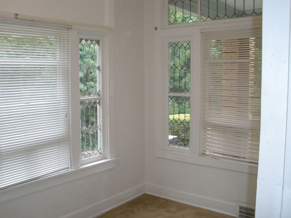 Bonus Sunroom with double closet for office/hobby