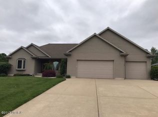 2122 Pleasant Pond Dr SW, Byron Center, MI 49315