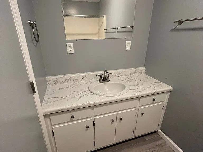 107 Lucas Dr — Photo 11