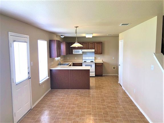 4th image of 201 Indian Meadow Dr