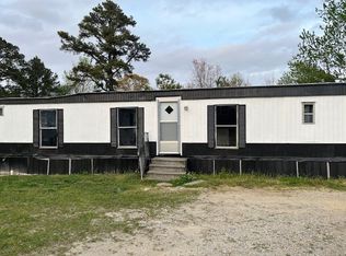 37 Saint Charles Ln, Clinton, NC 28328