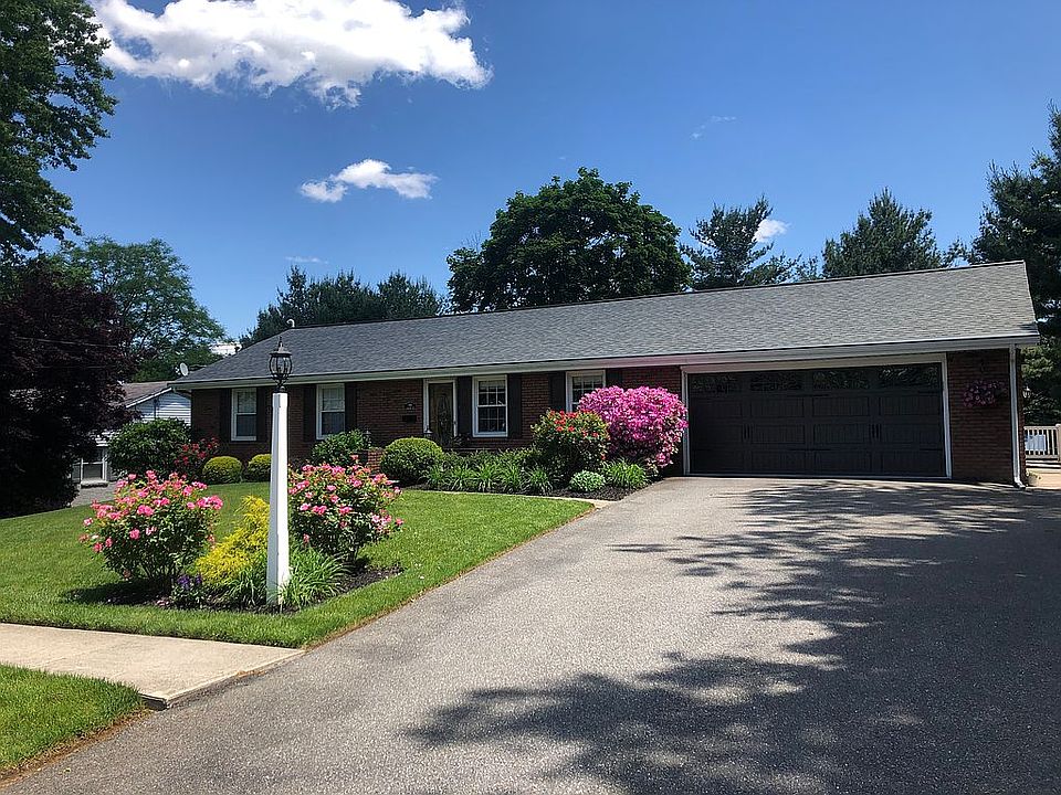 2nd image of 410 Ridgeview Ave