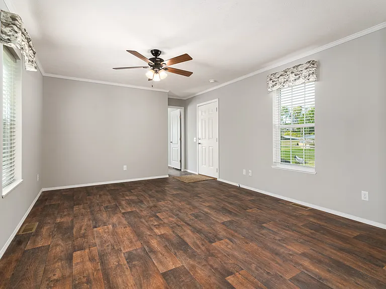 Center Manor — Photo 35