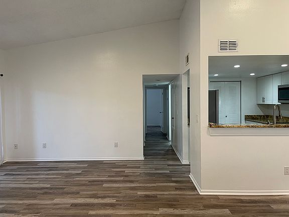 3rd image of 2475 Lakeway Branch Dr