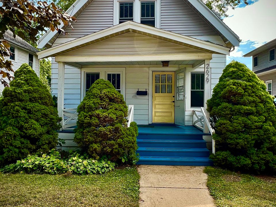 Exterior, front porch