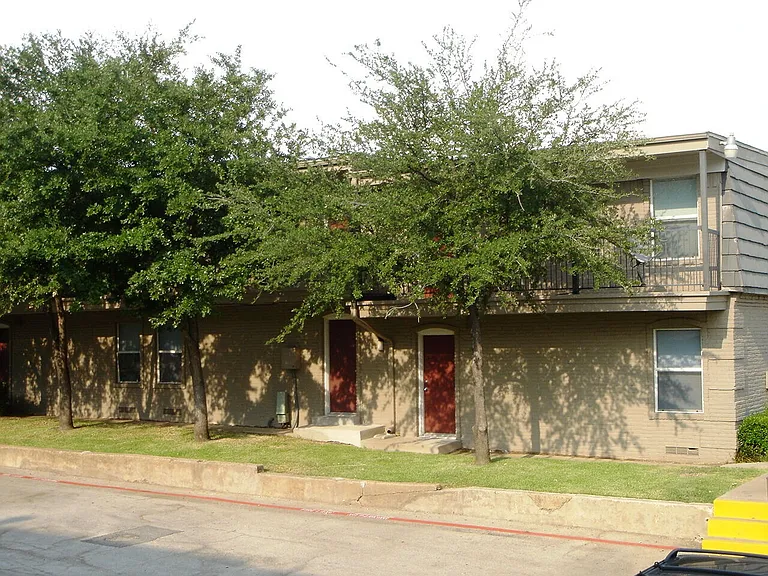 Amherst Oaks — Photo 15