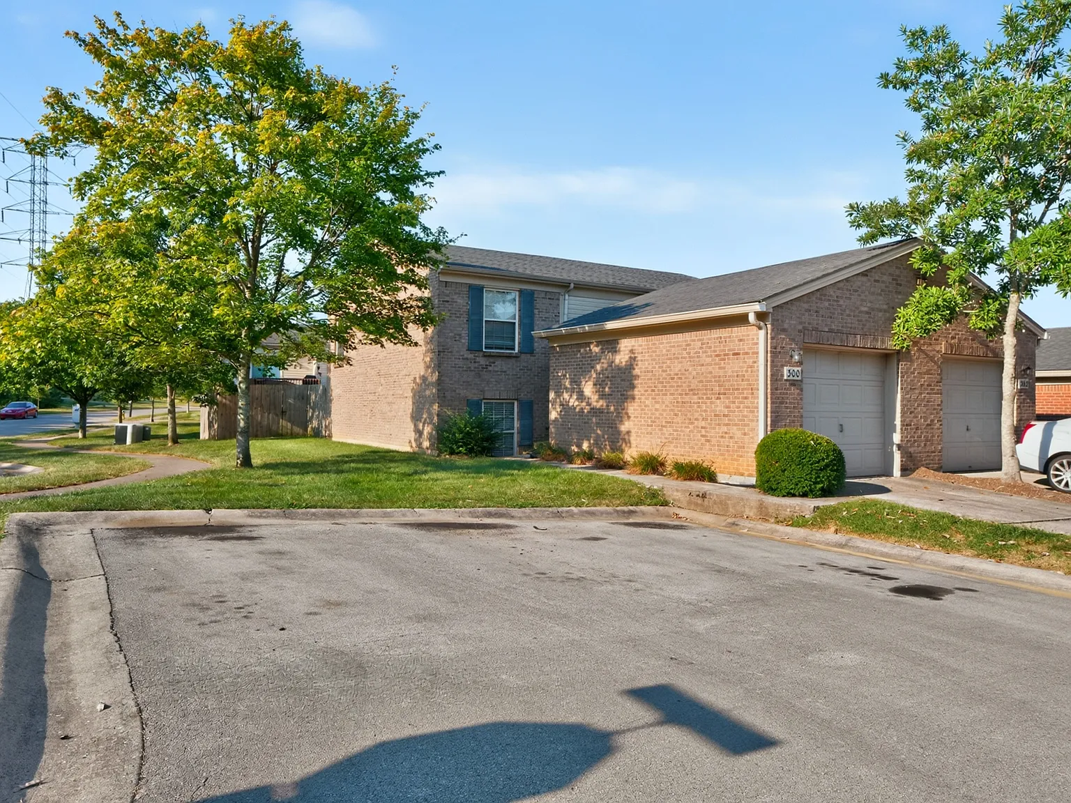 2 bed, 1.5 bath, 1045 sqft, $1,800 — Photo 2