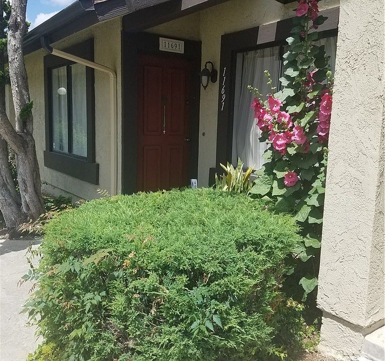 1st image of 11691 Blackthorn Ln