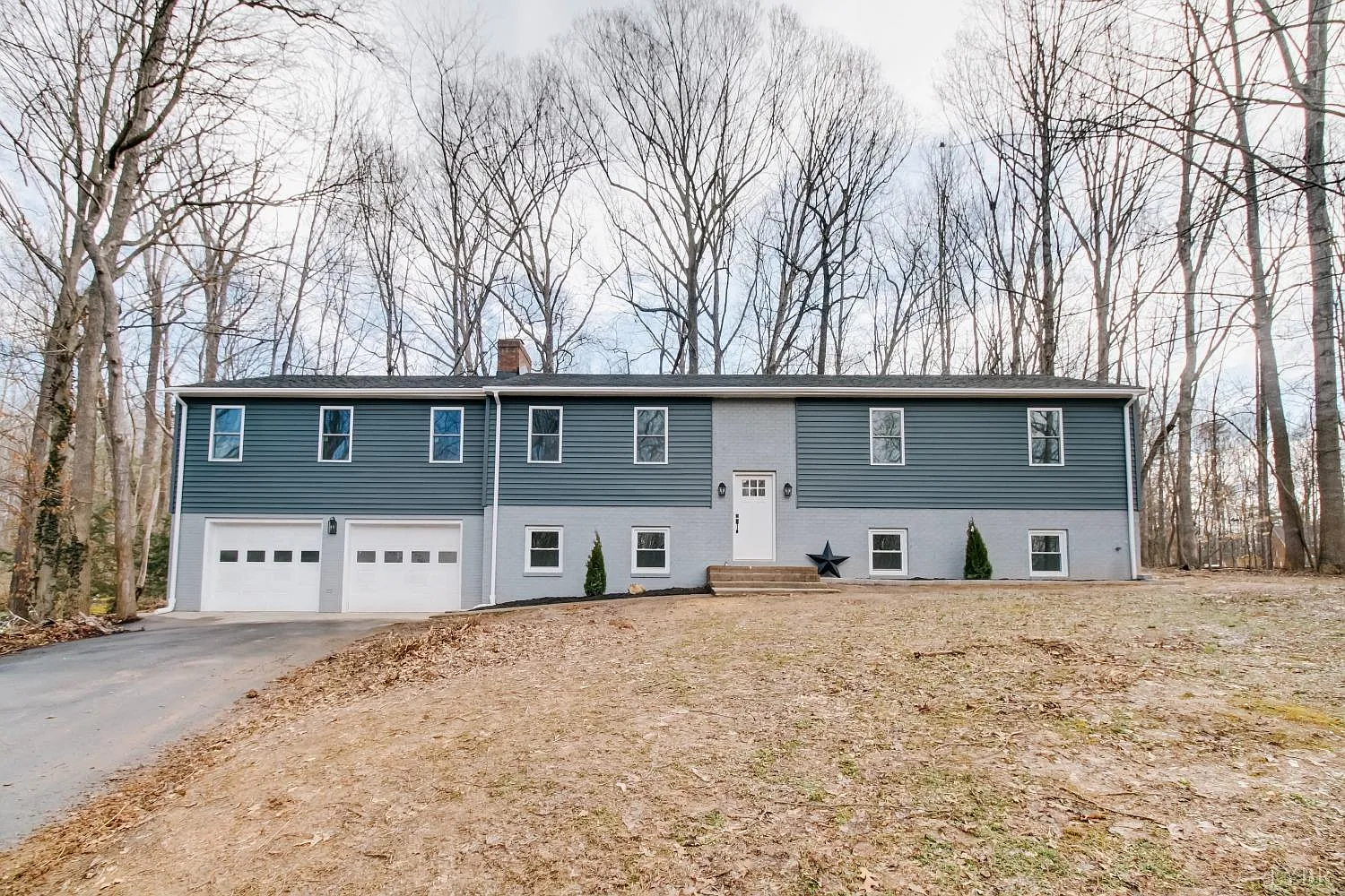 376 Juniper Dr photo 1