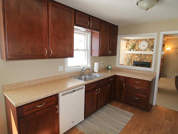 5th image of 415 1st Ave N