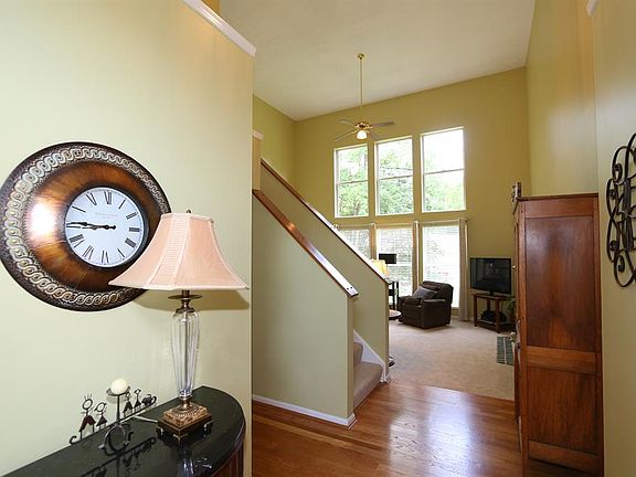 4th image of 9625 Fox Run Dr