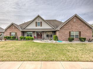 5707 Woodland Rd, Bartlesville, OK 74006