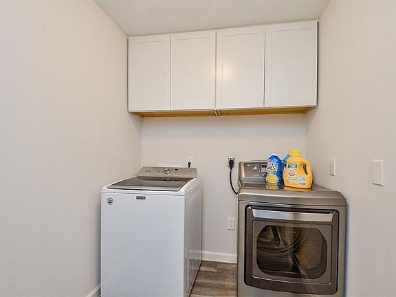 2nd image of 3003 Jenny Dr