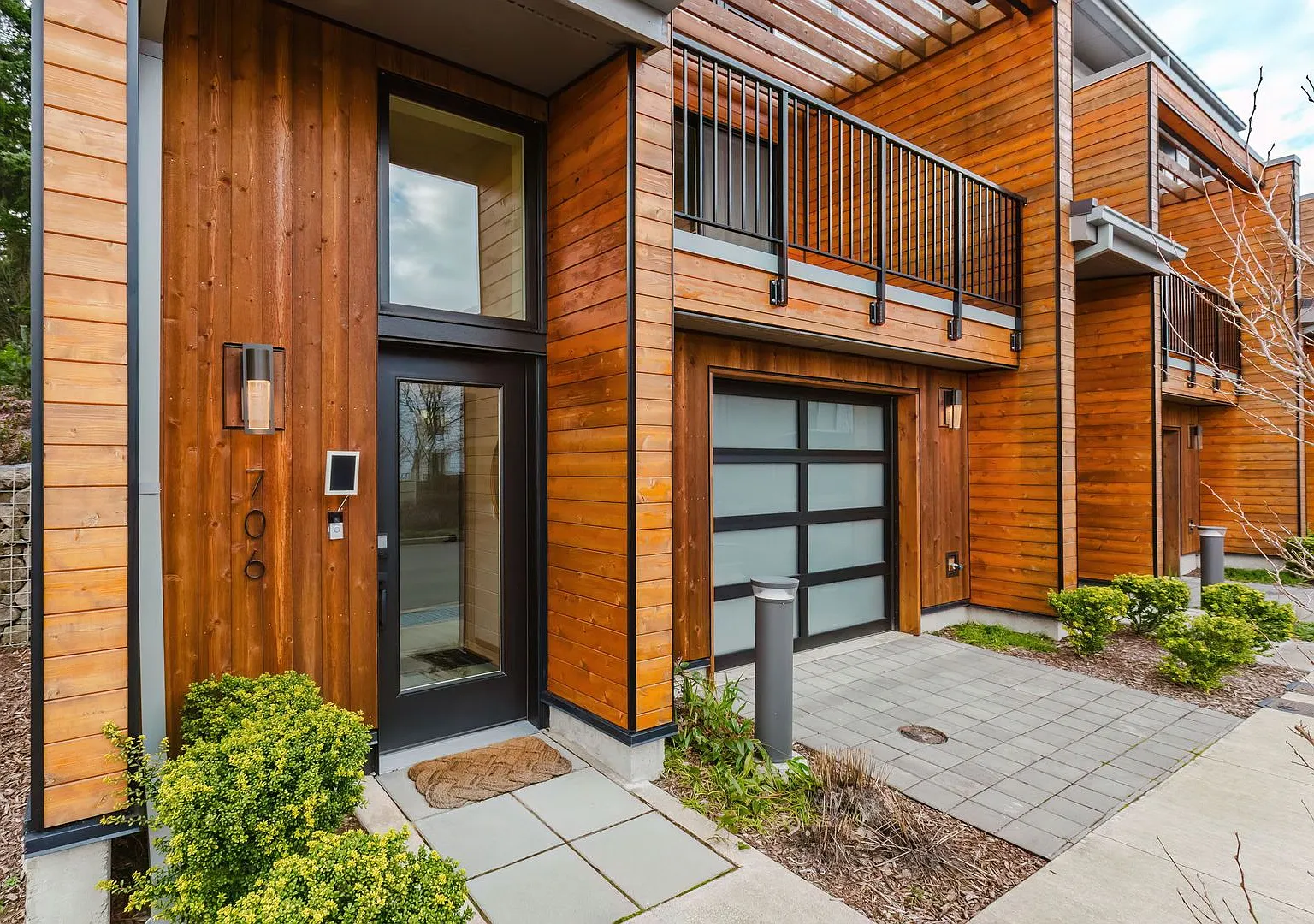 Refined Island Living Just Steps to Seattle Ferry in the Heart of Winslow — Photo 2