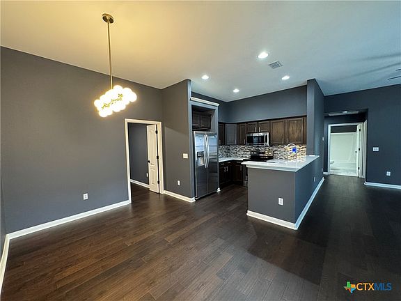5th image of 210 Yellowstone Dr