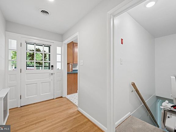 5th image of 222 Potomac Hts