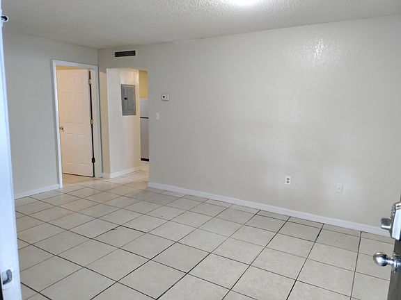 3rd image of 3719 Ohio Ave #31