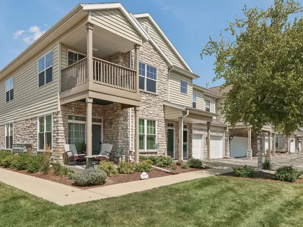 N16W26500 Meadowgrass CIRCLE #G, Pewaukee, WI 53072