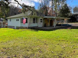 11 Woodhaven Ln, Fairmont, WV 26554