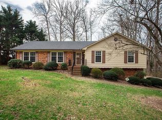 104 Briarwood Ct, Clemmons, NC 27012