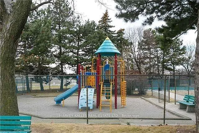 150 Neptune Dr #704 — Photo 27