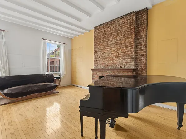 162 9th Ave APT A, New York, NY 10011