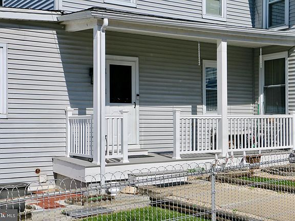 3rd image of 87 E Franklin St