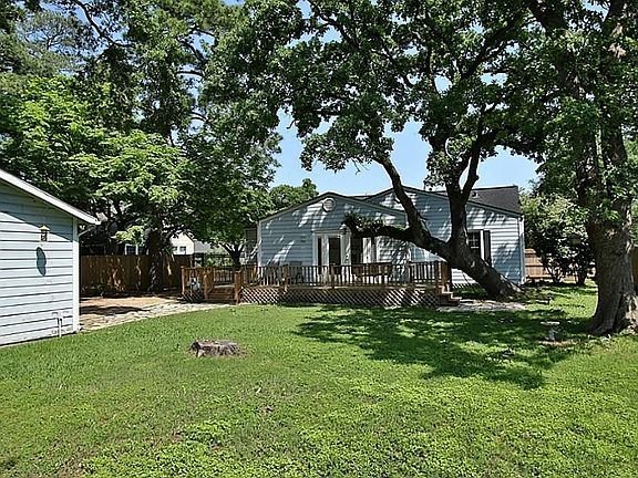 4th image of 729 Sue Barnett Dr