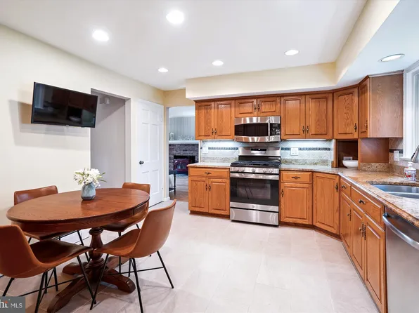 17724 Tree Lawn Dr, Ashton, MD 20861