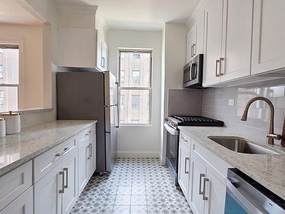 4th image of 640 W 207th St APT 2