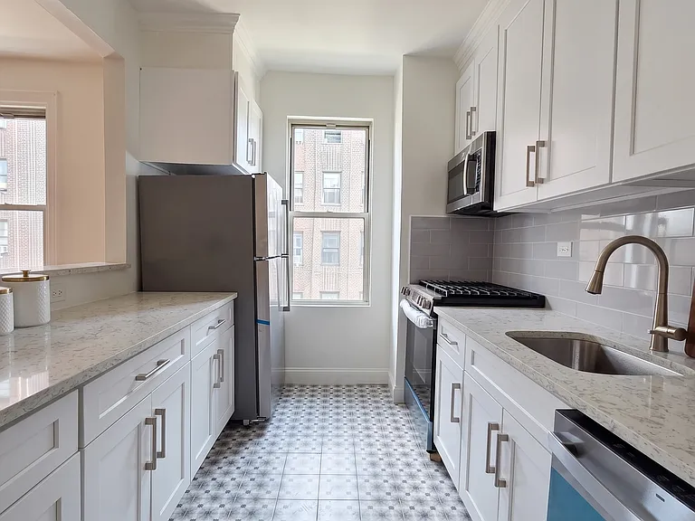 640 W 207th St #2 — Photo 4
