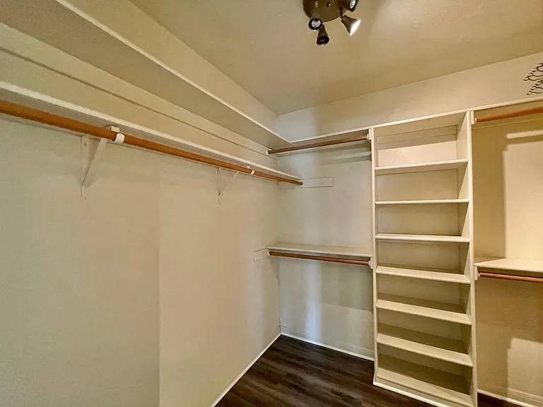 2404 Southport Dr — Photo 2