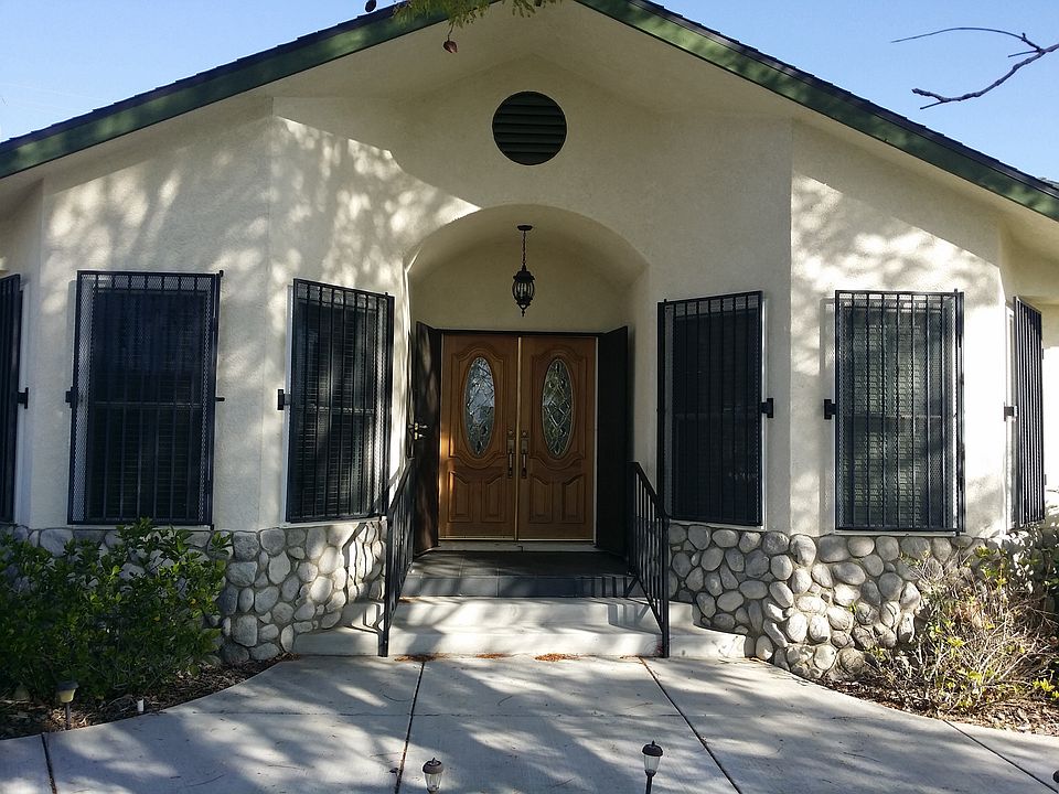 1st image of 5589 E Edgemont Dr