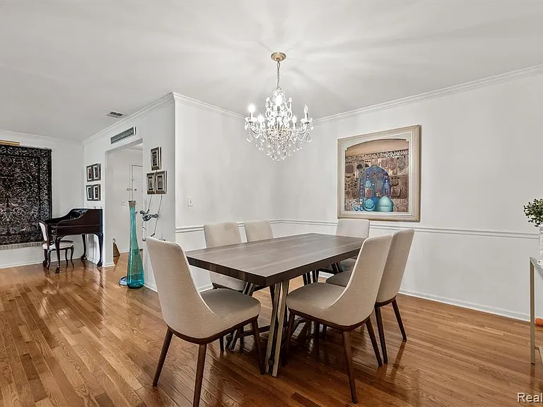 42160 Woodward Ave #18 — Photo 9