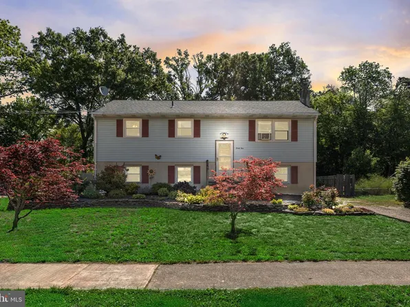 31 W Shore Dr, Southampton, NJ 08088