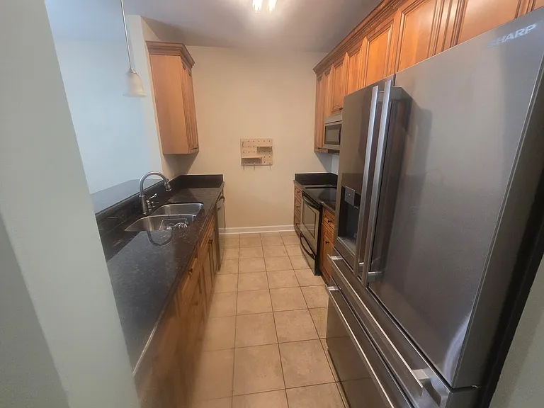 326 Stratford Dr — Photo 7