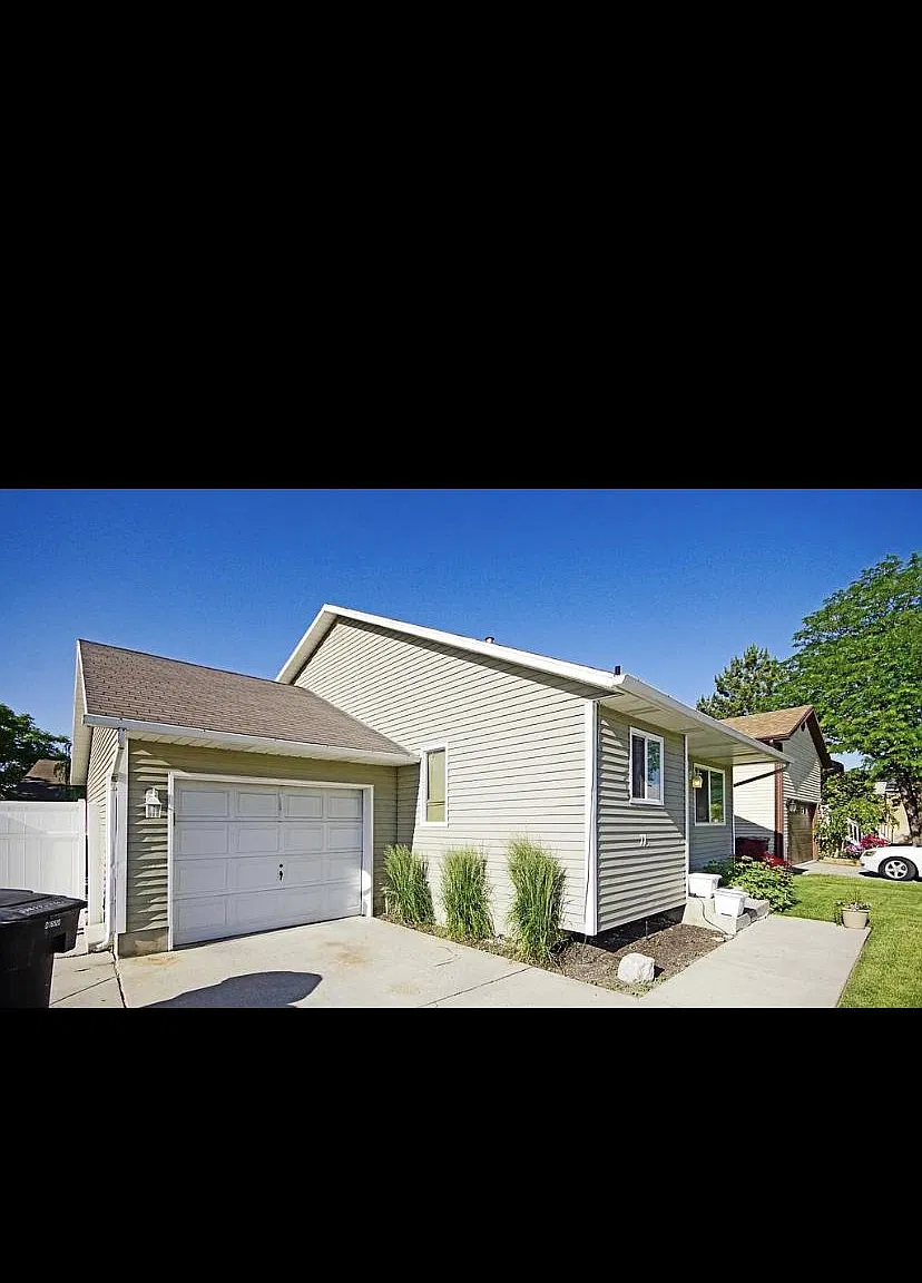 4 bed, 1400 sqft, $2,000 — Photo 1