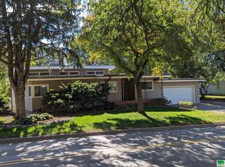 318 36th St, Sioux City, IA 51104