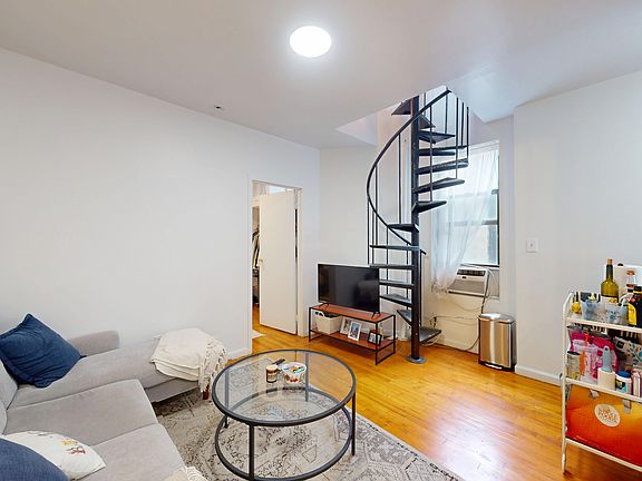 2nd image of 165 Mulberry St APT 15