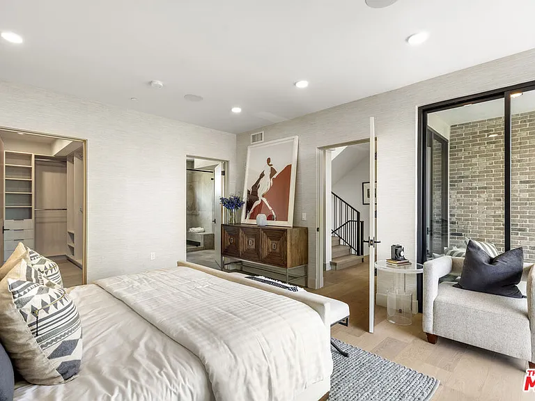12304 Moorpark St #103 — Photo 37
