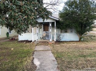 1802 18th St, Hondo, TX 78861