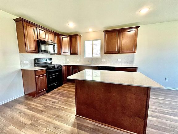 4th image of 904 Paso Fino Dr