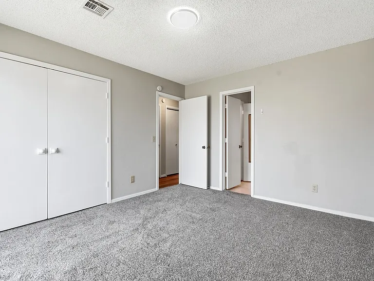 E 39th Pl Quadplex — Photo 15