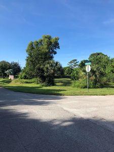 698 SE Crescent Ave, Port Saint Lucie, FL, 34984