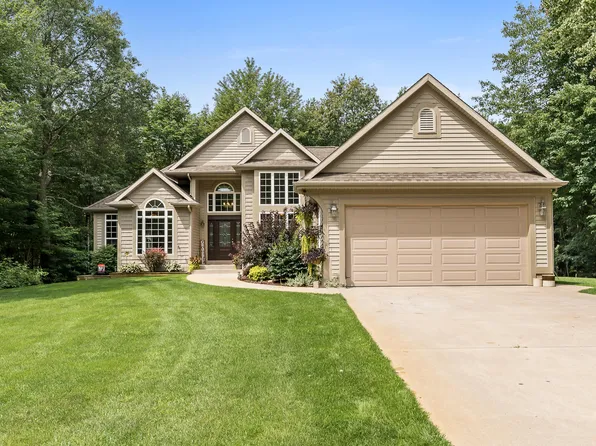 1034 W Mount Garfield Rd, Norton Shores, MI 49441