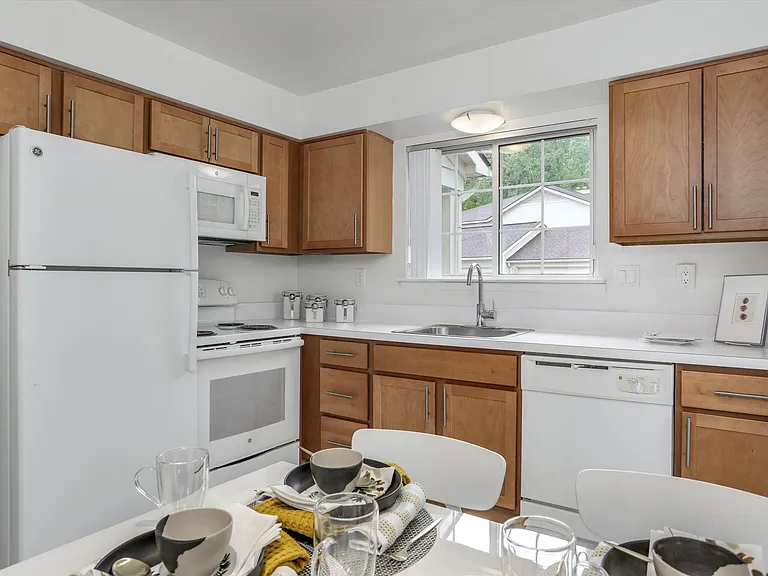 Aldingbrooke Apartments — Photo 13
