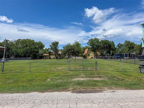 2nd image of 822 5th St