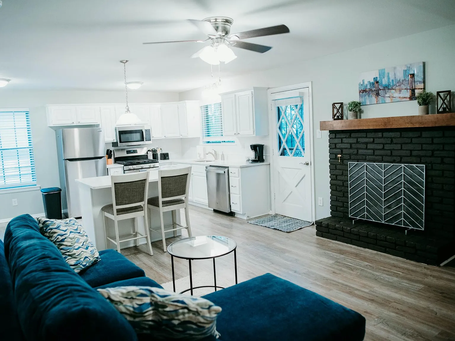 3 bed, 1500 sqft, $4,200 — Photo 1