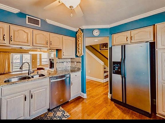 4th image of 1710 Lighthouse Ter S APT 1